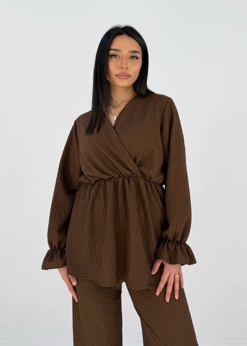 Conjunto con top cruzado y cintura elástica