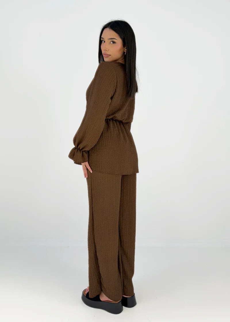 Conjunto con top cruzado y cintura elástica