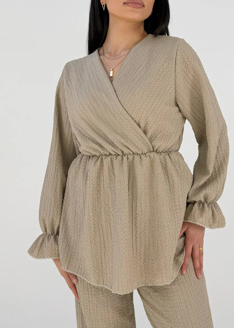 Conjunto con top cruzado y cintura elástica