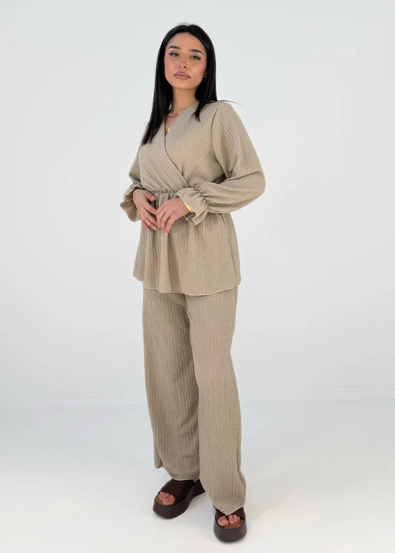 Conjunto con top cruzado y cintura elástica