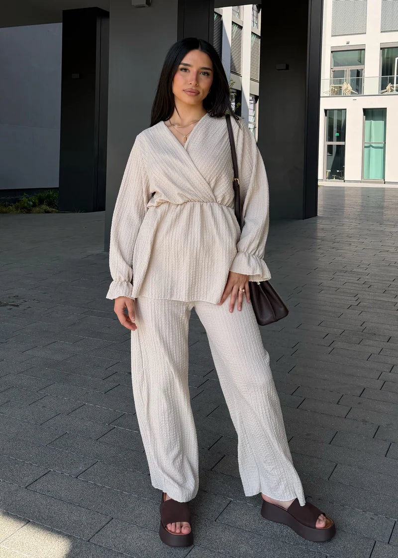 Conjunto con top cruzado y cintura elástica