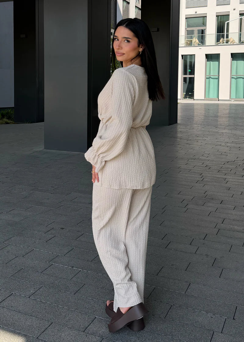 Conjunto con top cruzado y cintura elástica