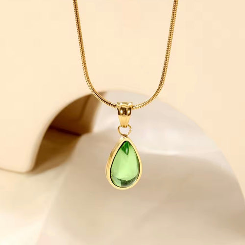 Collar “Gota de Mar”-Colgante de Topacio en Cadena de Serpiente Bañada en Oro